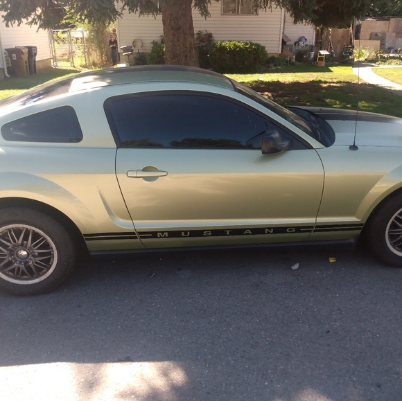 2005 mustang - Picture 1 of 5
